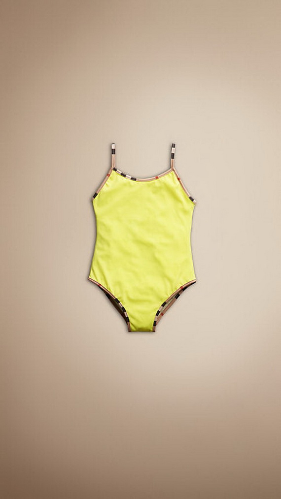 Burberry-Swimwear-for-Girls_01