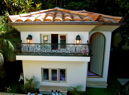 paris-hilton-dog-house