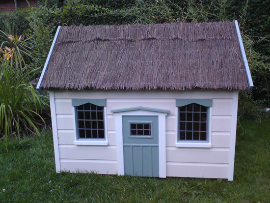 small-outdoor-dog-houses-4