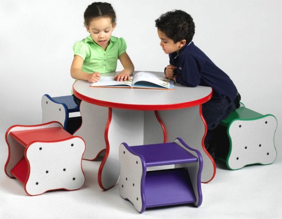 Cool-Kids-desks-for-painting-and-writing-10-554x430
