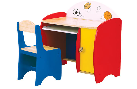 Cool-Kids-desks-for-painting-and-writing-15