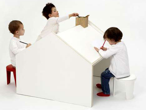 Cool-Kids-desks-for-painting-and-writing-17