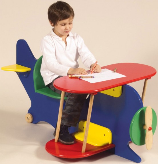 Cool-Kids-desks-for-painting-and-writing-6-554x577