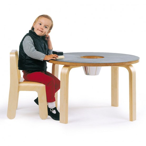 Cool-Kids-desks-for-painting-and-writing-8-554x554