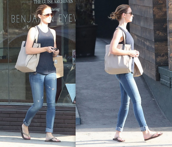Emily-Blunt-Hairstyles-2012_06